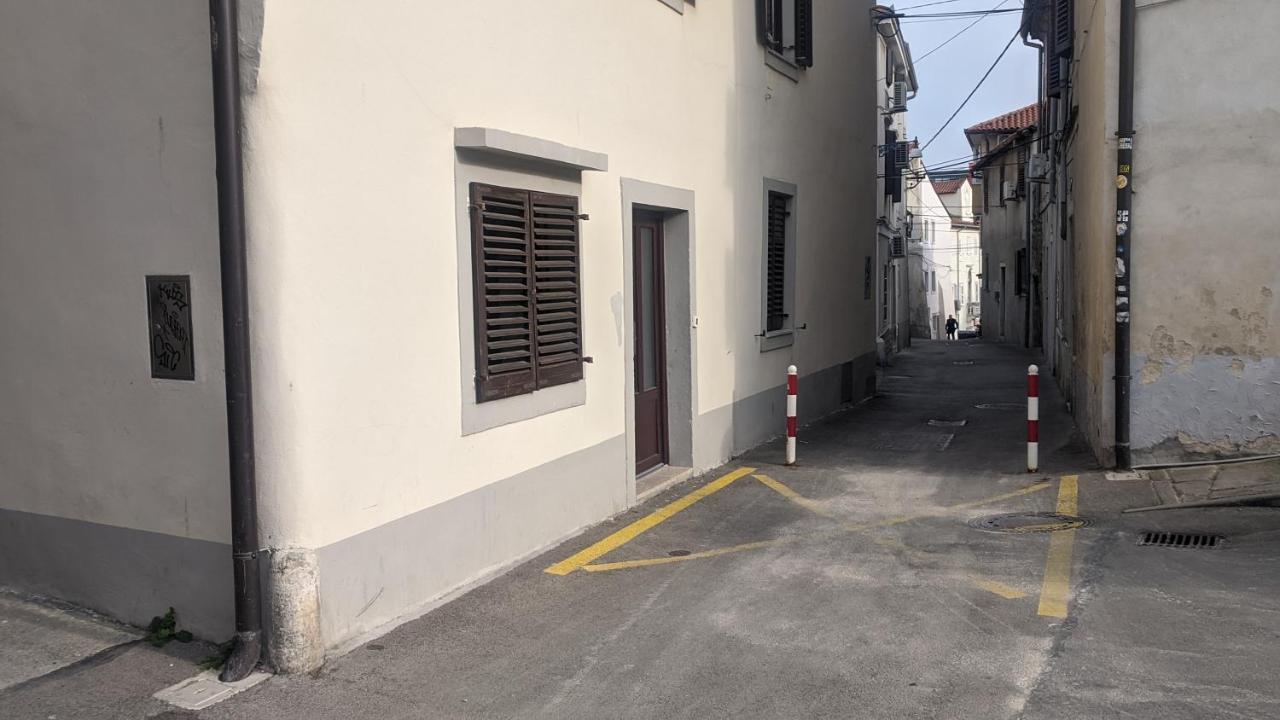 Apartma Ela Koper Bagian luar foto
